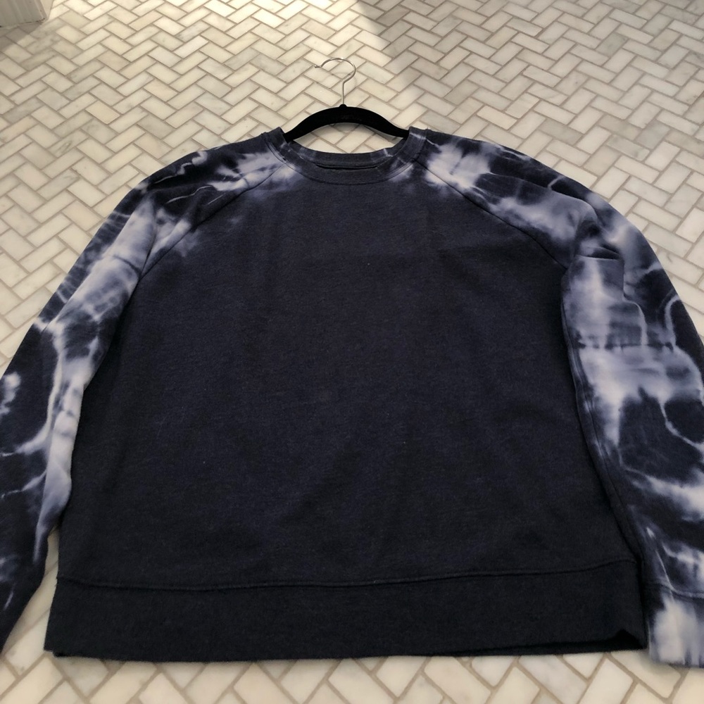 Blue and white tie dye pacsun sweatshirt